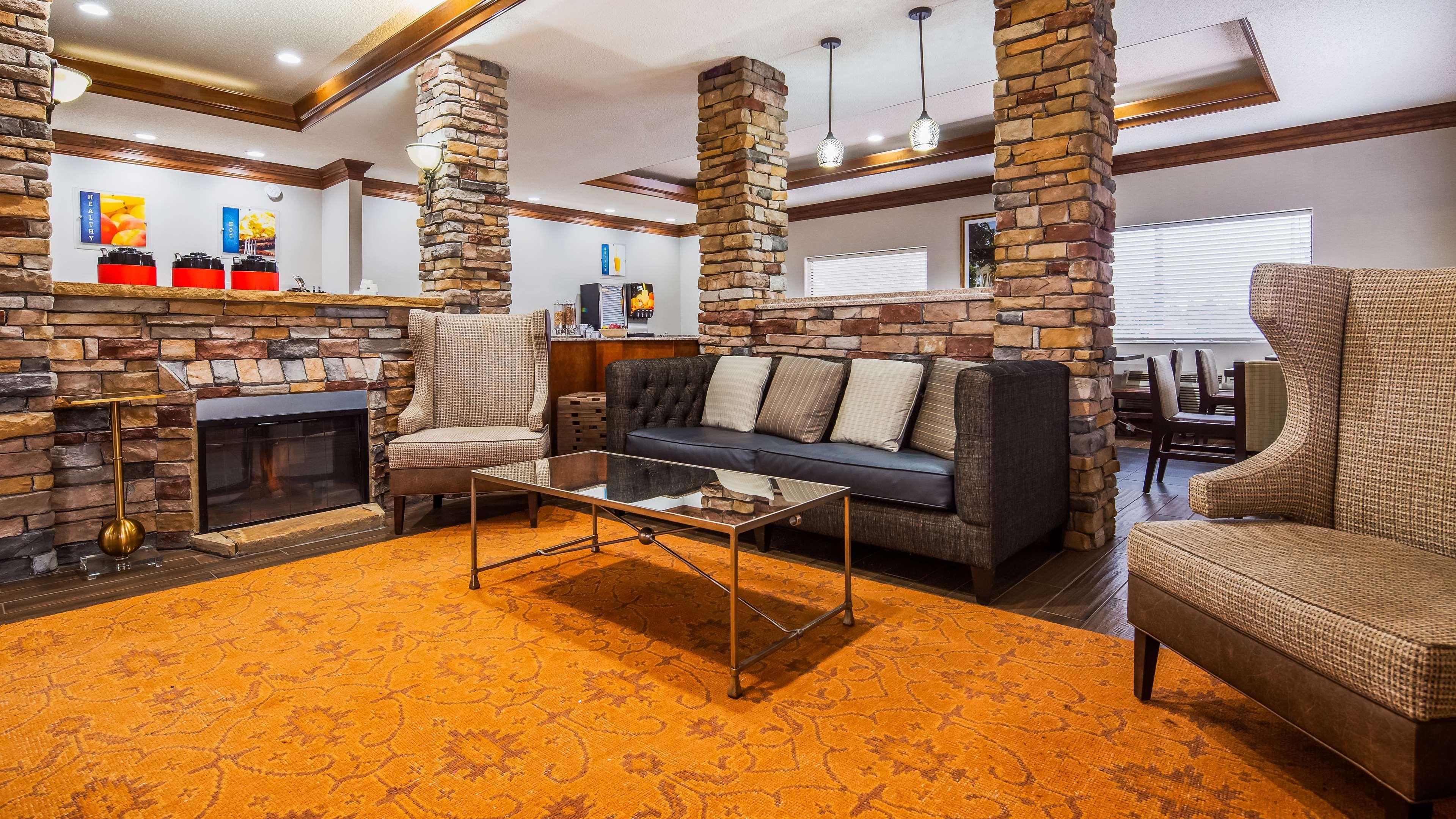 Best Western Inn & Suites Byron Ngoại thất bức ảnh