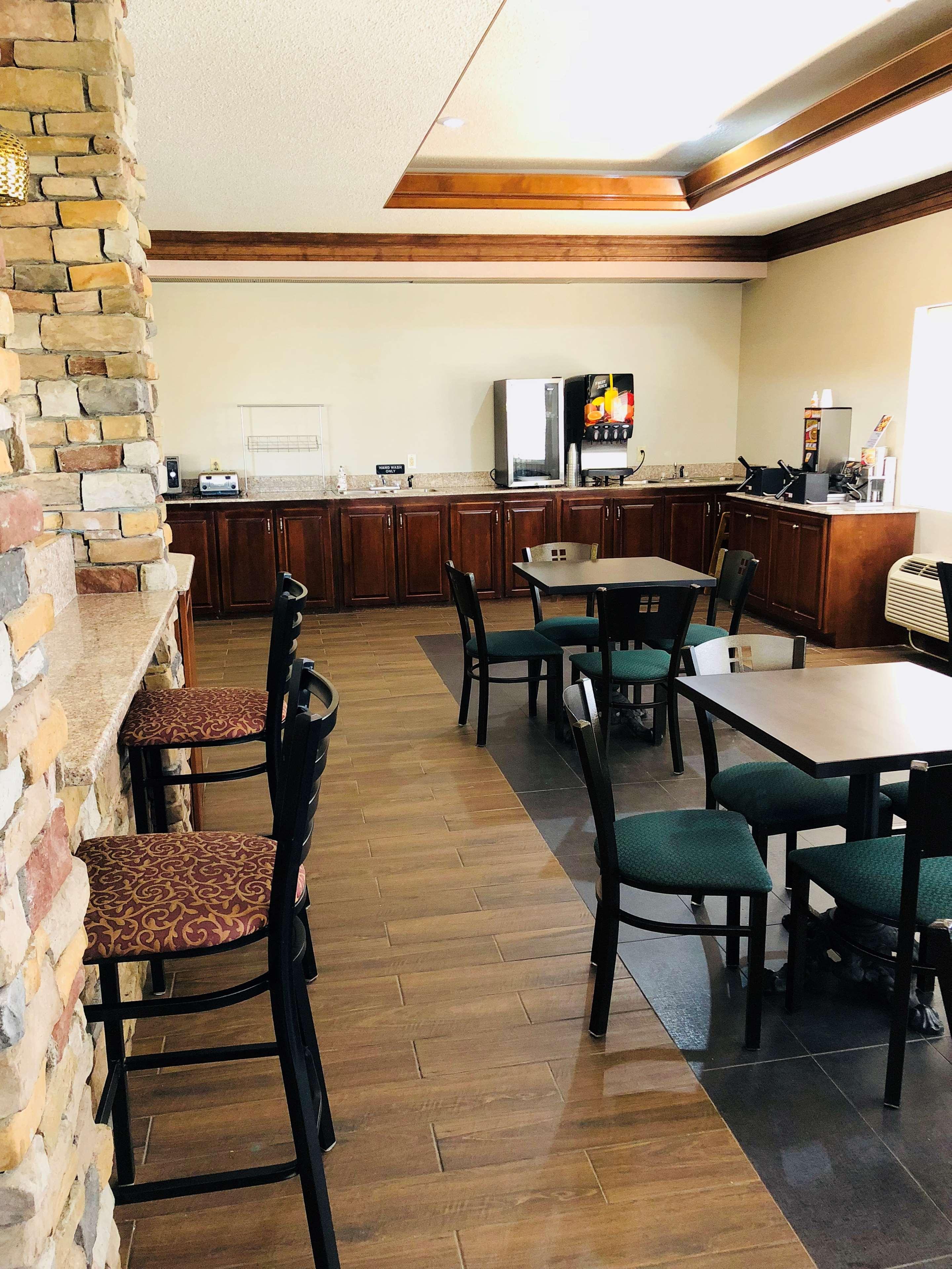 Best Western Inn & Suites Byron Ngoại thất bức ảnh