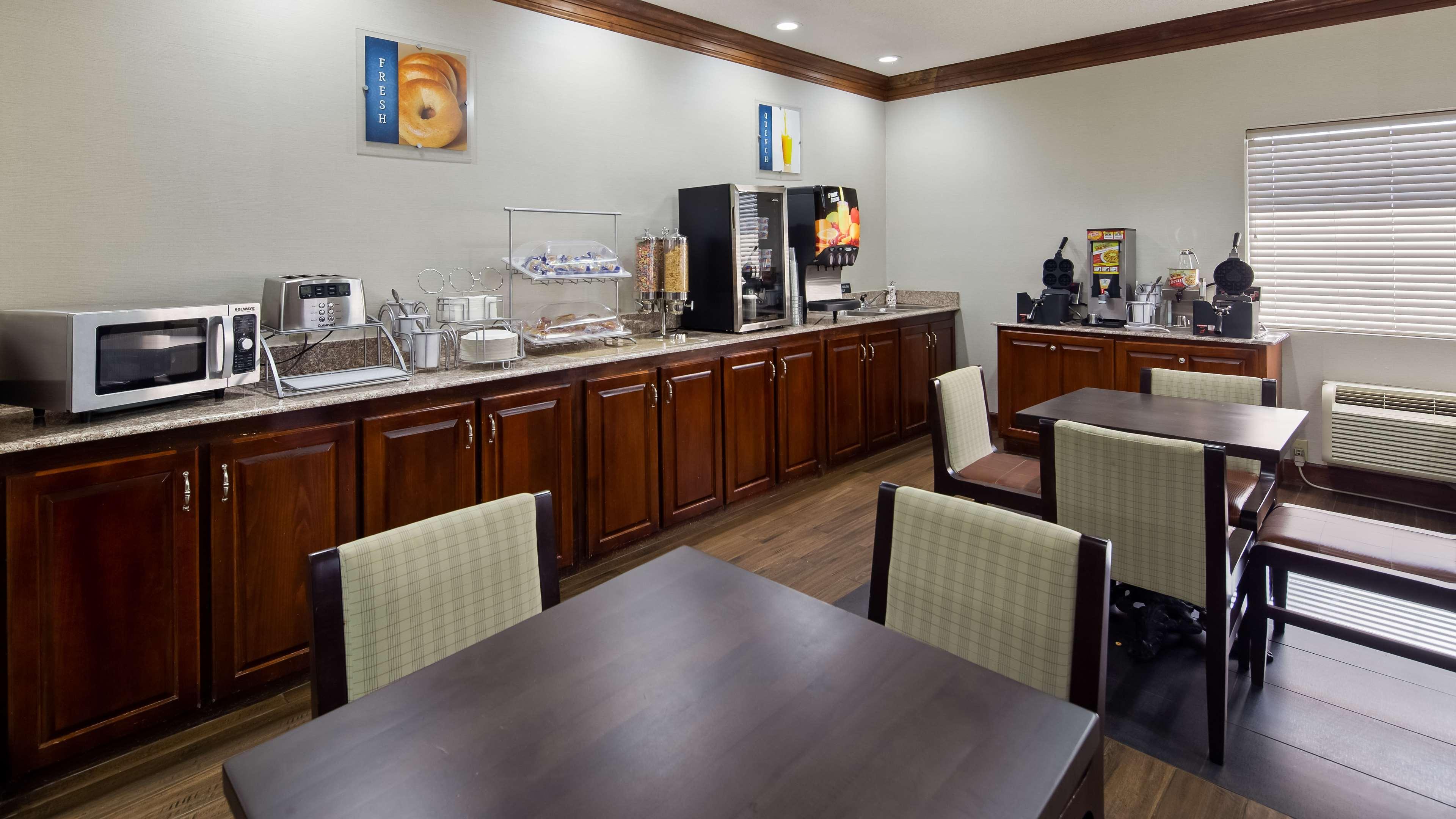 Best Western Inn & Suites Byron Ngoại thất bức ảnh